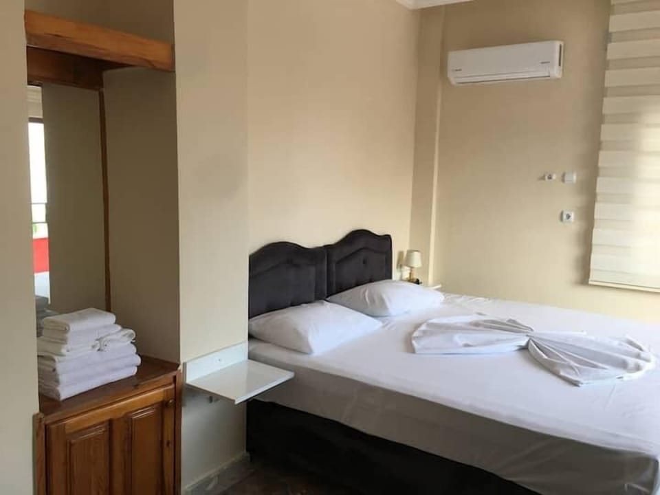 Classic Double Room Single Use, Balcony, Sea View | Room amenity
