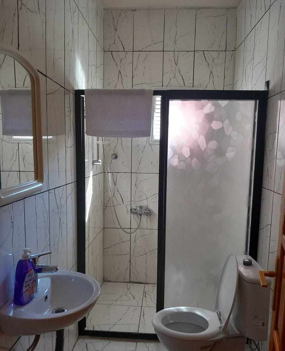 Classic Double Room Single Use, Balcony, Sea View | Bathroom | Shower, hair dryer, soap, shampoo