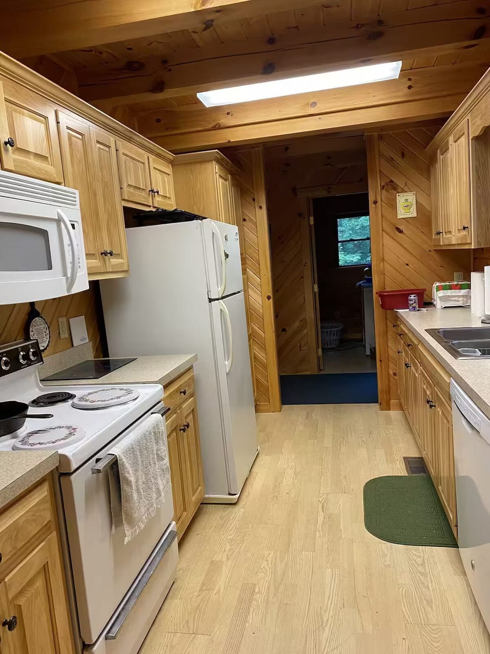 Full kitchen with oven, refrigerator, microwave and all the cookware and utensil