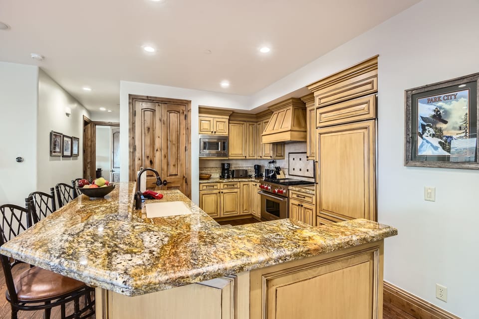 Condo, 2 Bedrooms | Private kitchen | Coffee/tea maker, fridge, oven, electric kettle