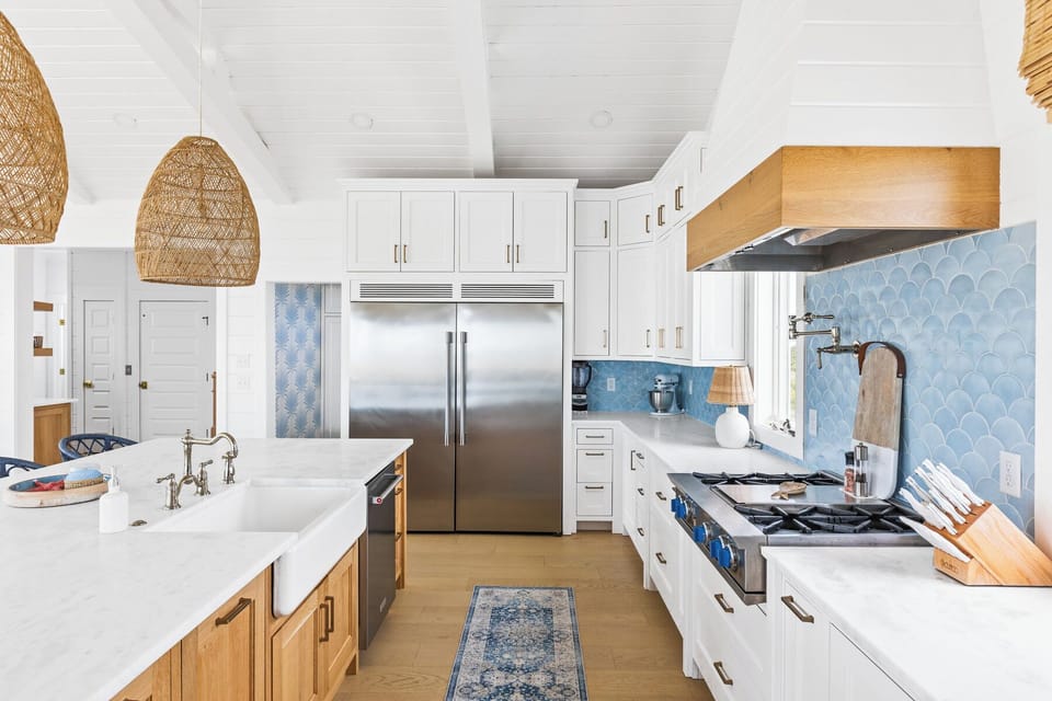 LOTS OF ROOM FOR MULTIPLE CHEFS COOKING TOGETHER