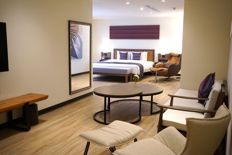 Deluxe Double Room | Desk, laptop workspace, free WiFi