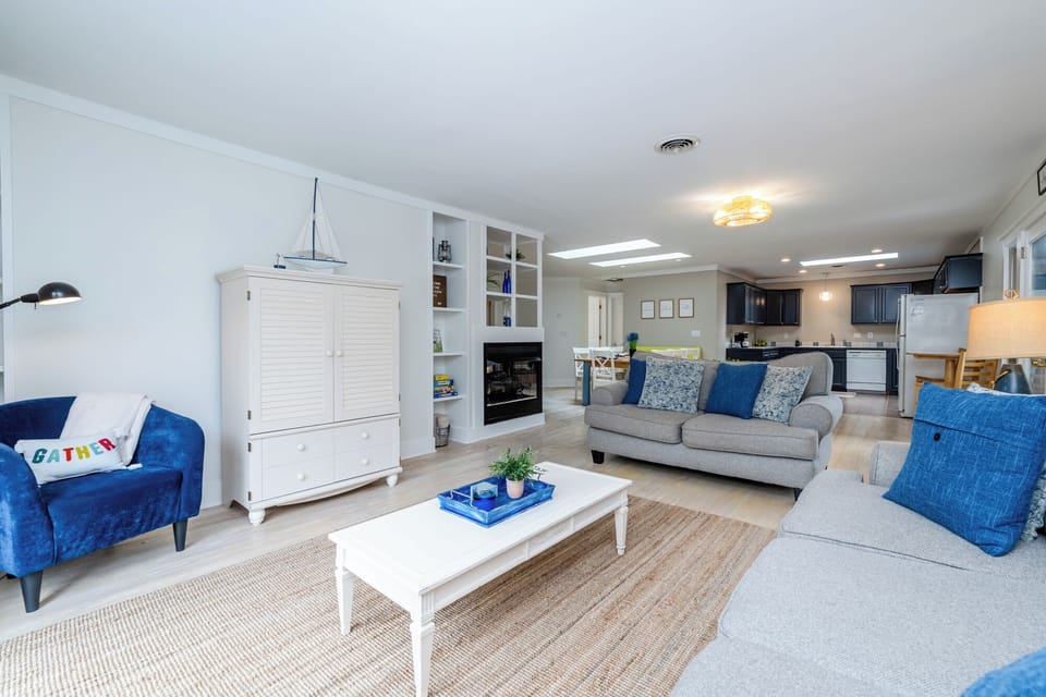 One Open Space, All Your Favorite People Together