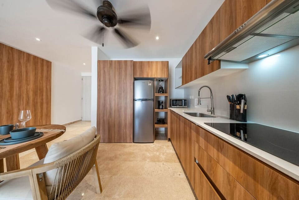 Everything you need to prepare delicious meals, including modern appliances and cookware.