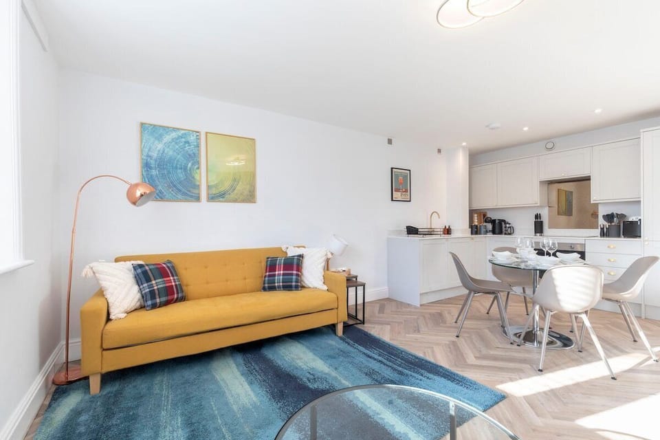 Living Room / Lounge