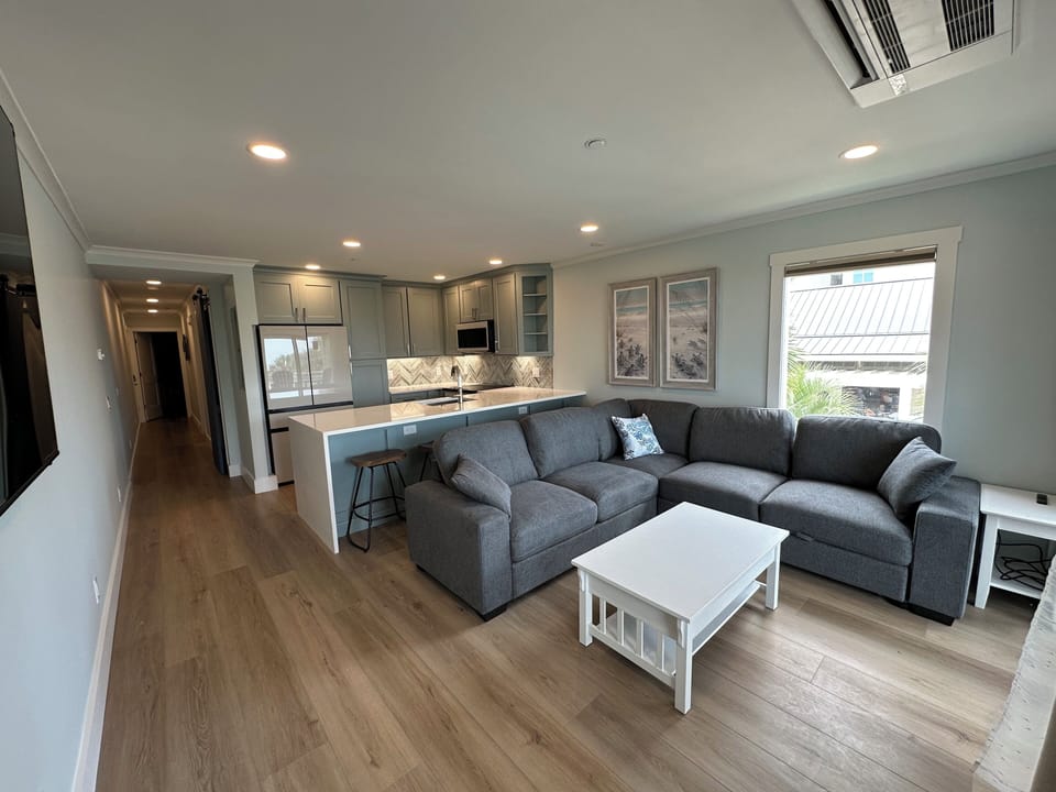 Kitchen/Living Area: Full Size Appliances, Sectional Sofa, Counter Bar Seating