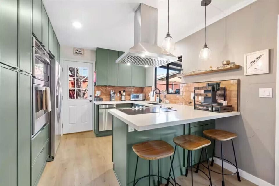 Kitchen Area with 3 Island Chairs – Casual Seating and Social Space