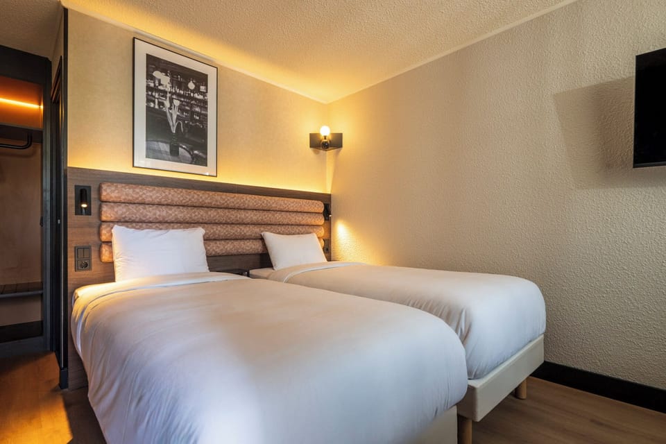 Standard Room, 2 Twin Beds | Desk, blackout drapes, soundproofing, iron/ironing board (on request)