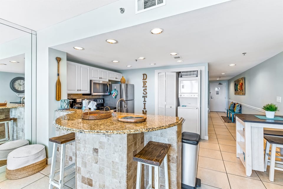 Kitchen/Dining area