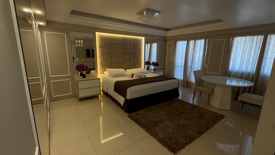 SUITE MASTER PRESIDENCIAL | Minibar, individually decorated, individually furnished, desk