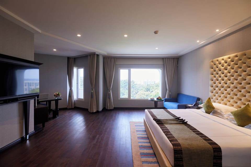 Executive Suite | 1 bedroom, premium bedding, memory foam beds, in-room safe