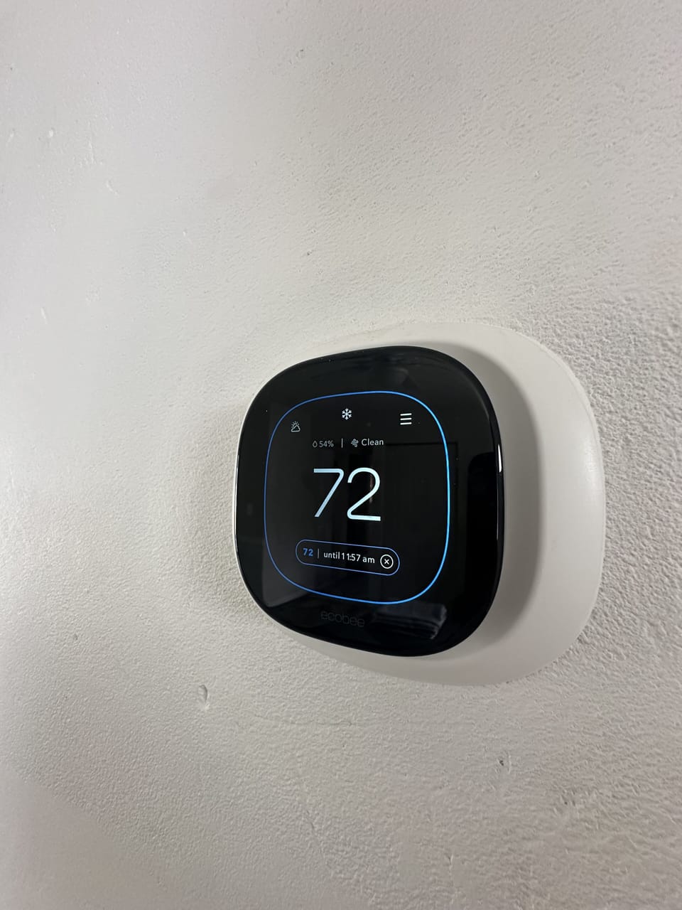 smart thermostat touch screen super easy to use please feel free to adjust 
