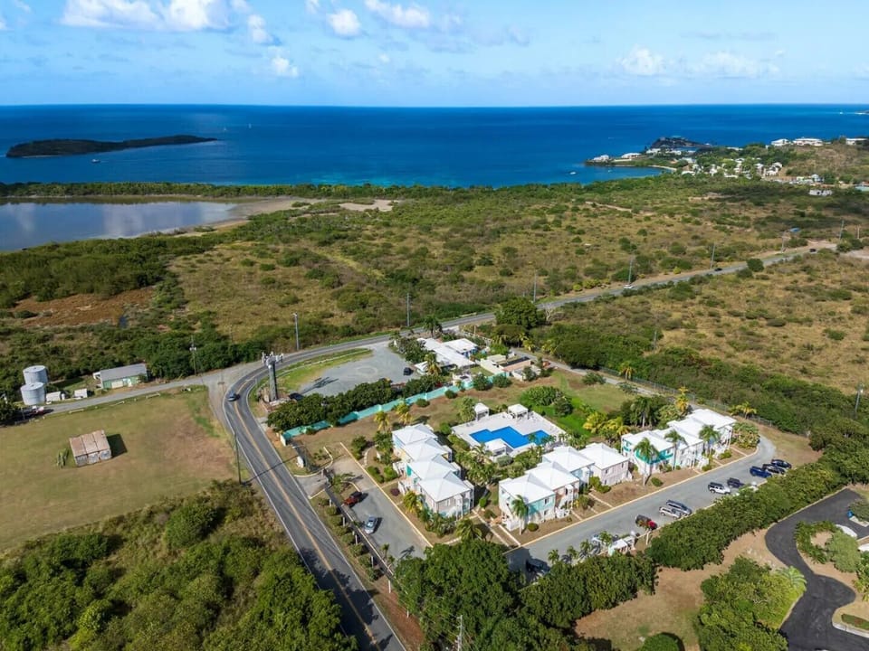 Aerial view, 9-min walk to beach, convenient parking, restaurant/bar next door