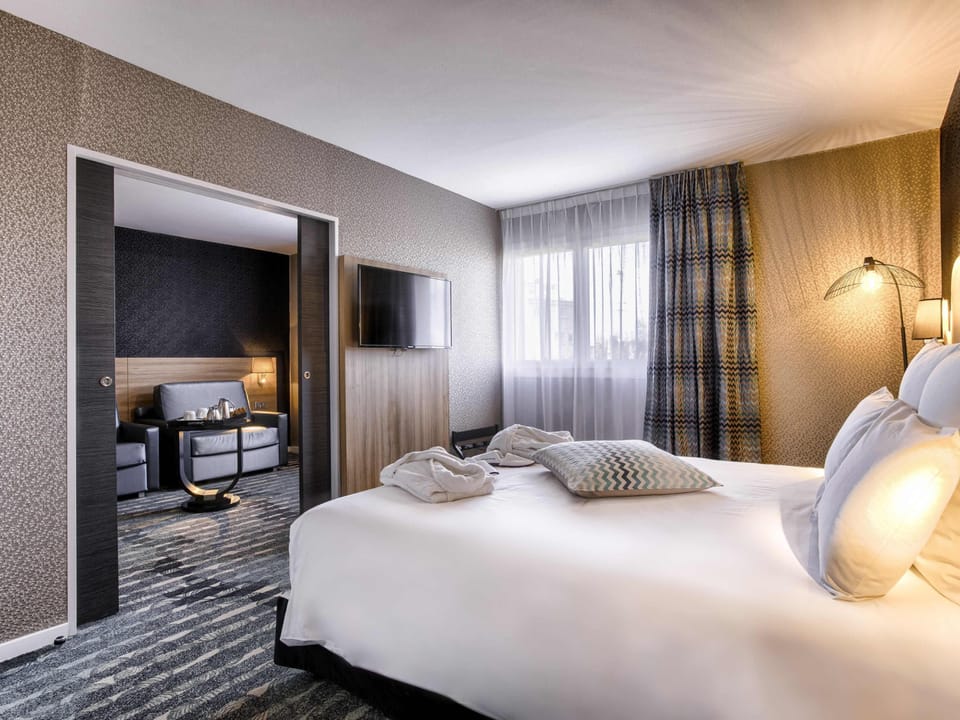 Privilege, Suite, 1 Double Bed with Sofa bed | In-room safe, desk, blackout drapes, iron/ironing board