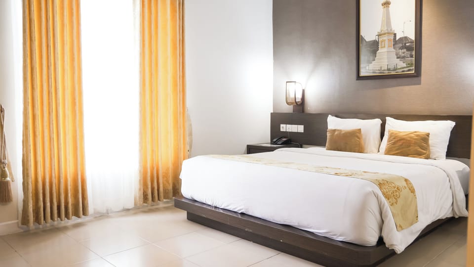 Deluxe Room with View | Desk, iron/ironing board, free WiFi