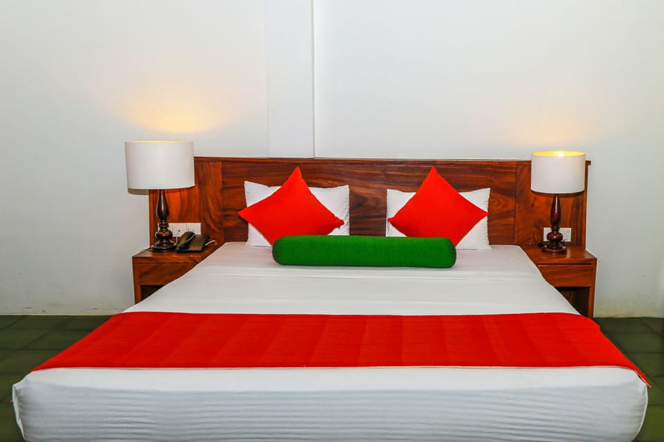 Deluxe Room | Premium bedding, minibar, in-room safe, desk