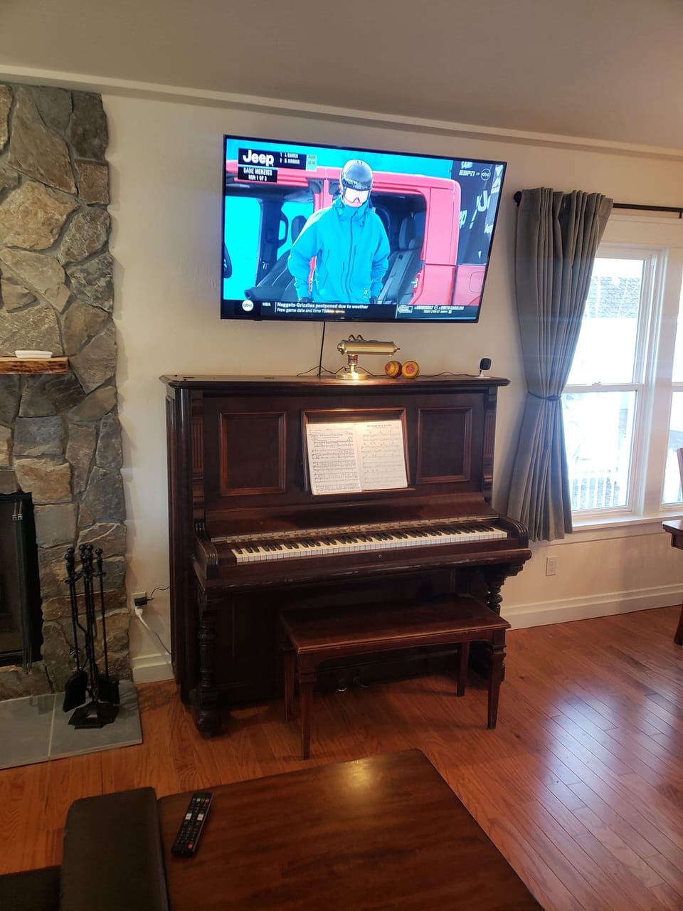 ..... tickle the keys, sing along !