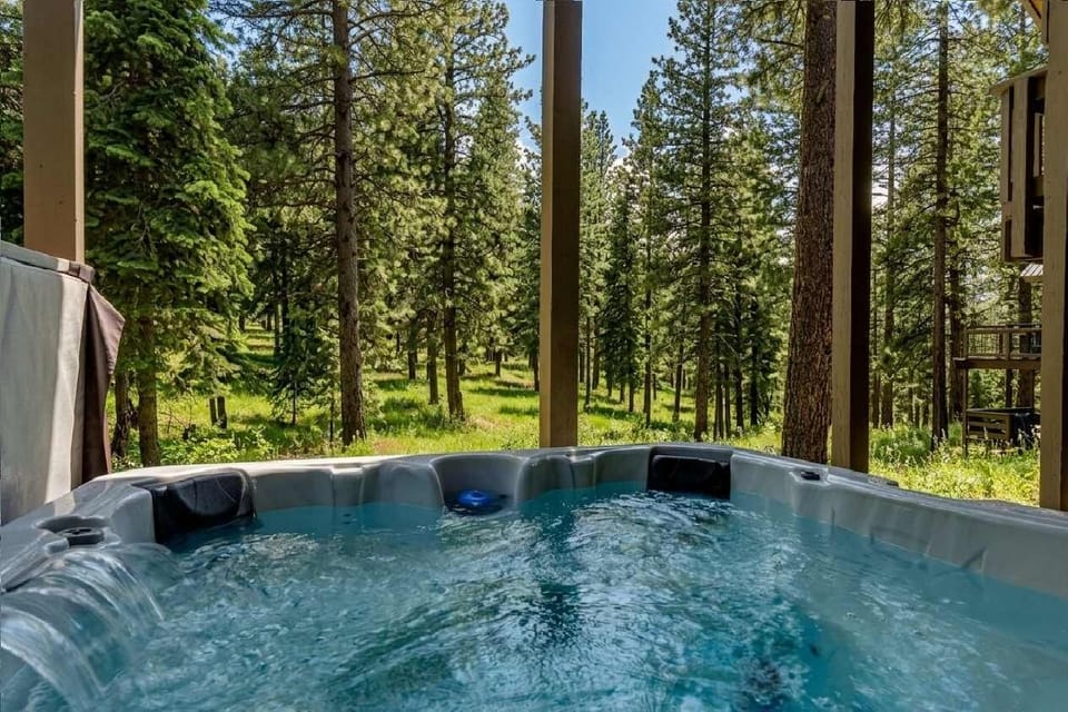 Hot tub: Private 6-person hot tub on patio