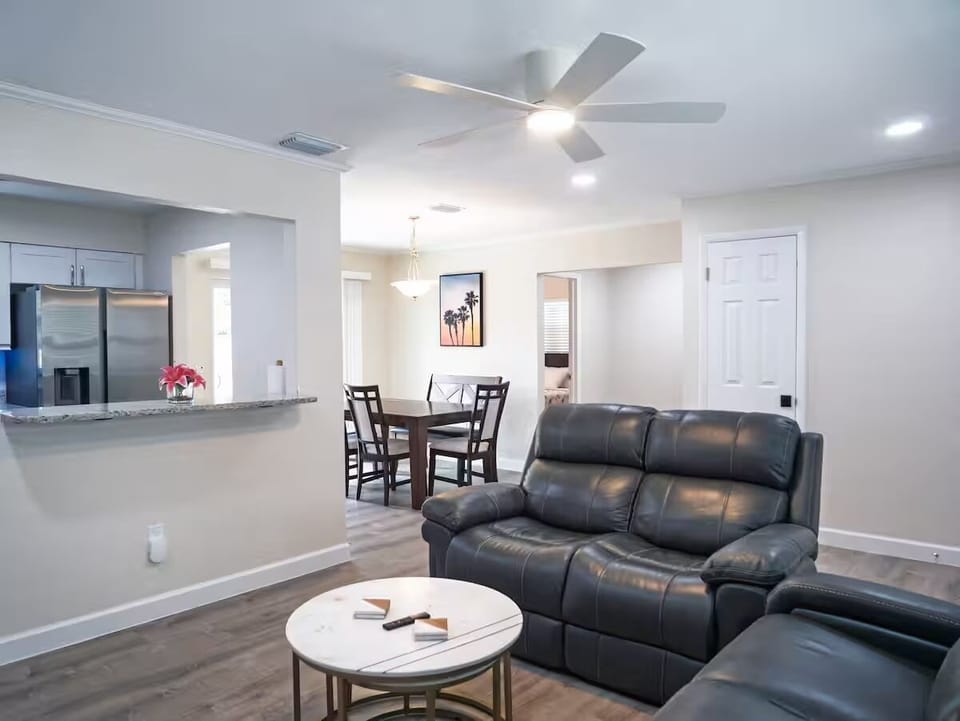 Spacious Living Room and Dining Table 