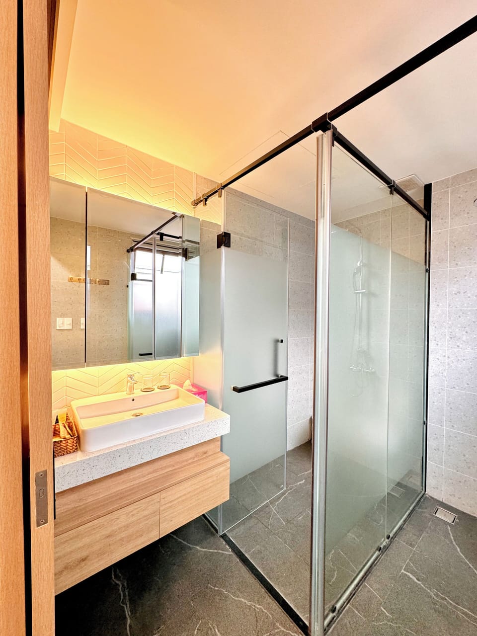 Deluxe Double Room, 1 King Bed, City View | Bathroom | Shower, hair dryer, slippers, towels