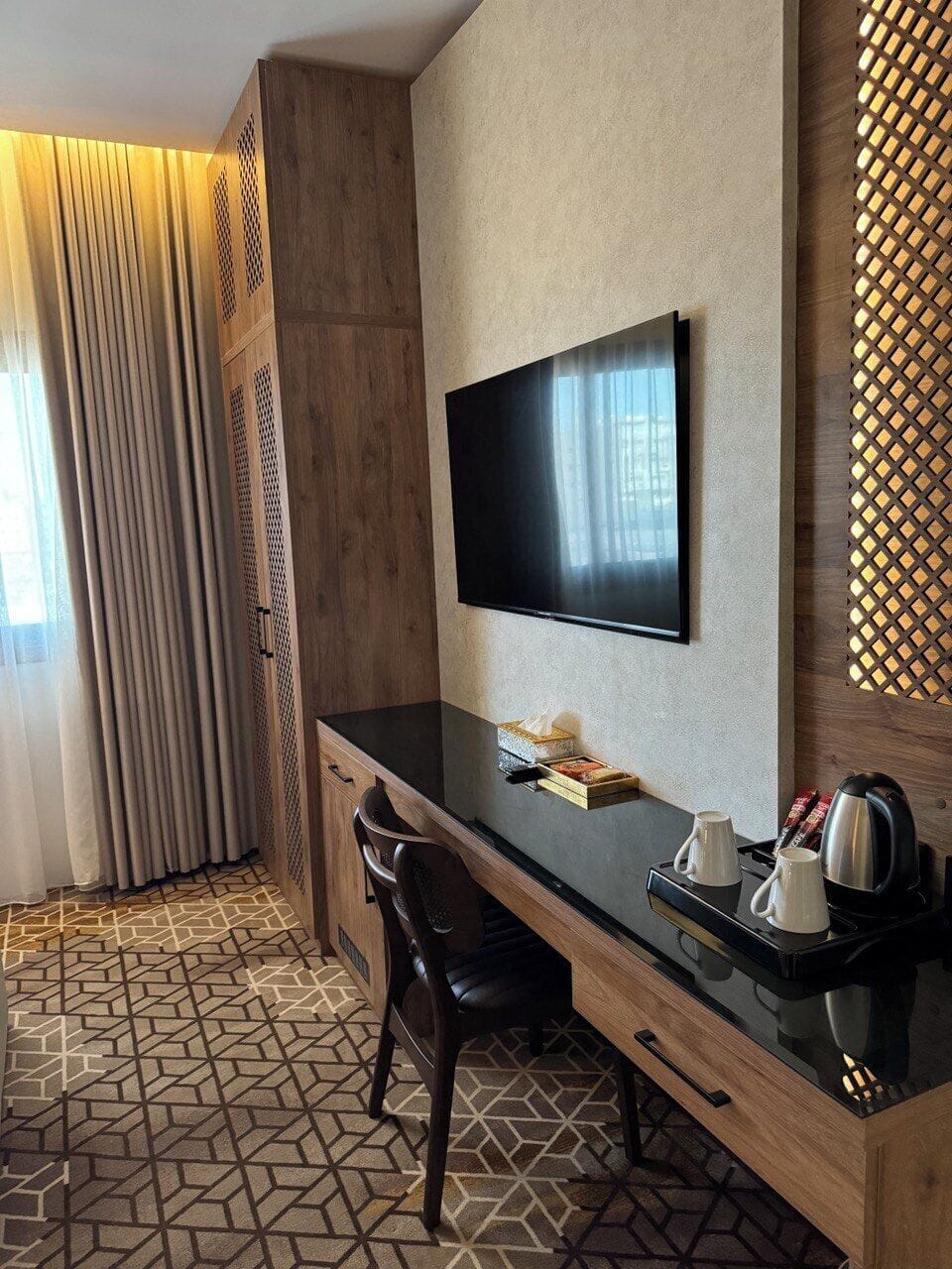 Double Room, 1 King Bed | Blackout drapes, soundproofing, iron/ironing board, WiFi (free)