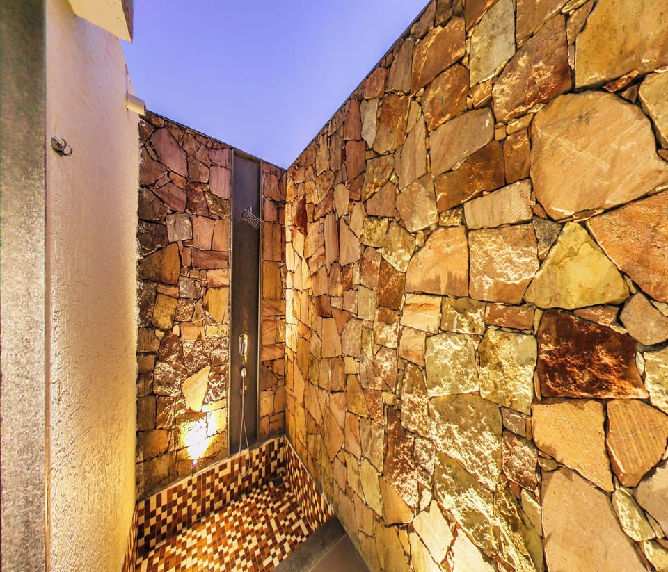 Deluxe Villas with Lake View | Bathroom | Slippers