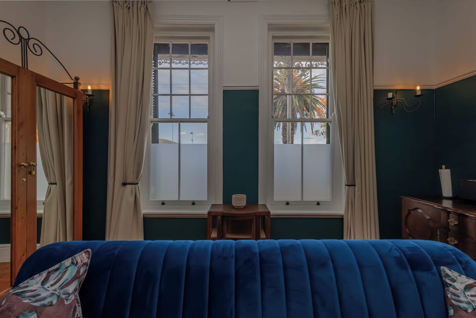 Deluxe Single Room, City View | Living area | Flat-screen TV, Netflix, streaming services