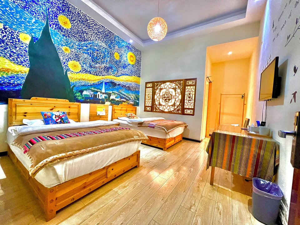 Comfort Twin Room | Down comforters, pillowtop beds, desk, laptop workspace