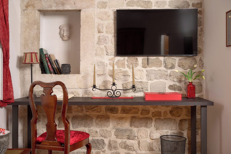 Deluxe Double Room | Minibar, in-room safe, iron/ironing board (on request), WiFi (free)