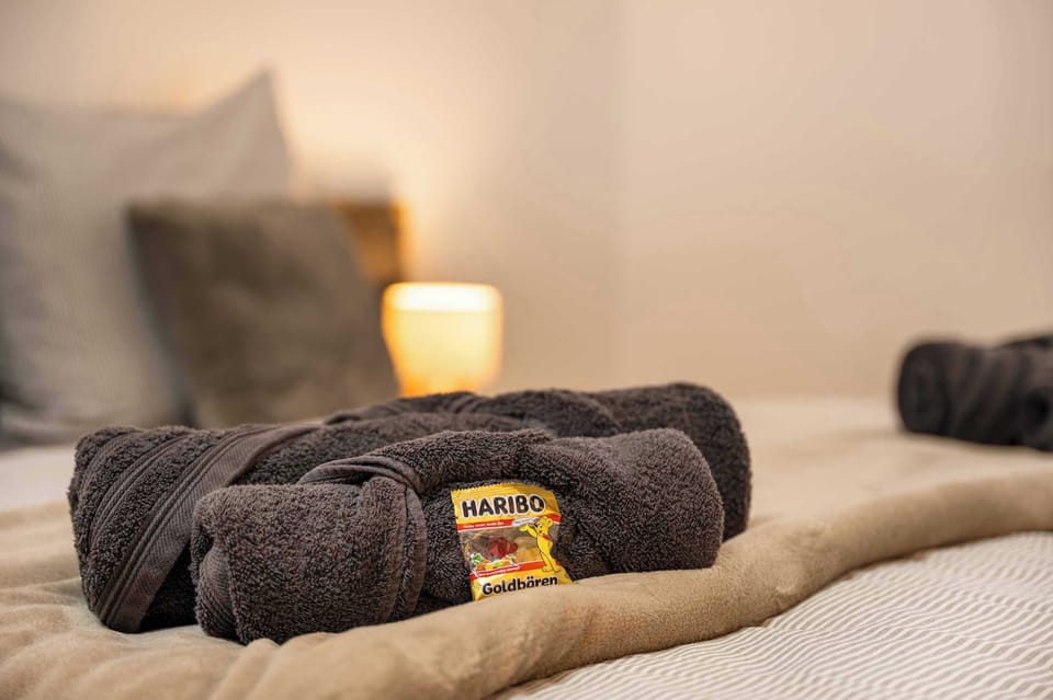 Handtücher Set (Badehandtuch und ein kleines Handtuch werden zur Verfügung stellt)