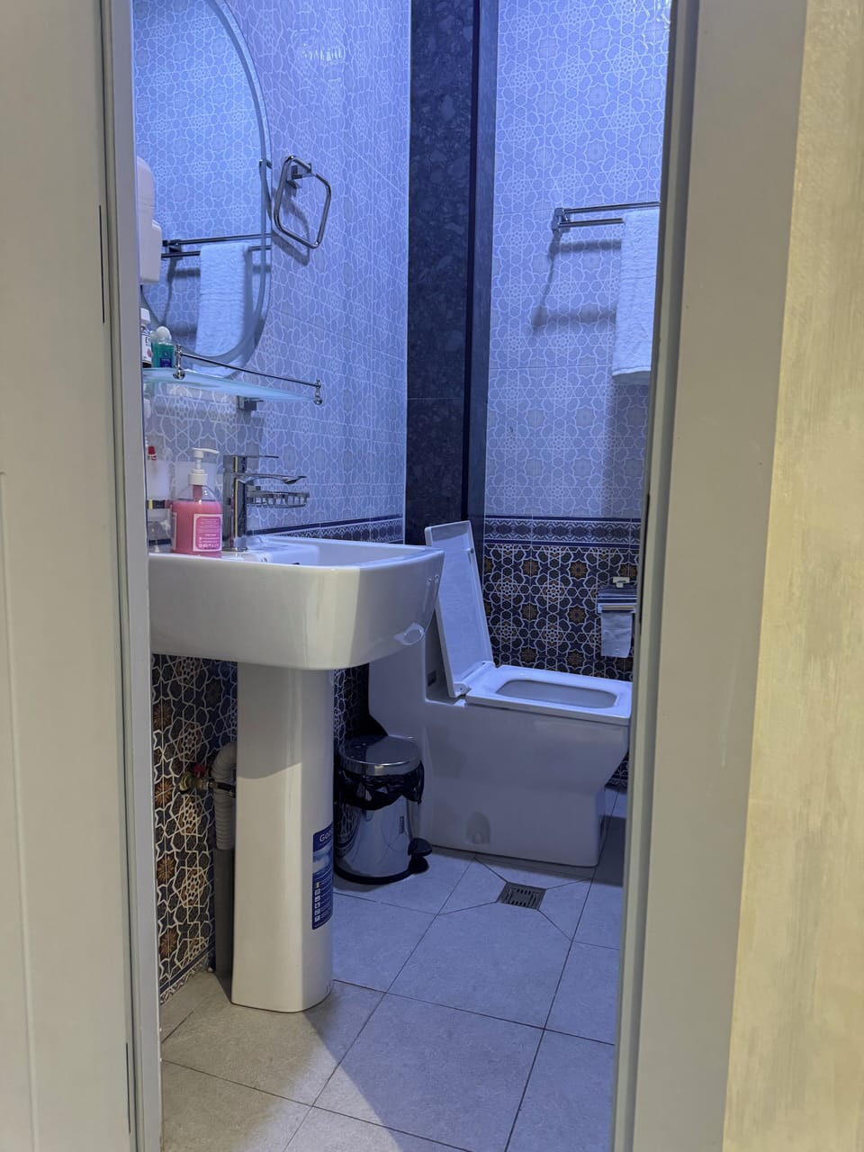 Luxury Double Room, 1 King Bed, Courtyard View | Bathroom | Shower, free toiletries, hair dryer, bidet