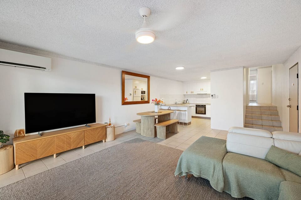 Open plan lounge, dining and kitchen
