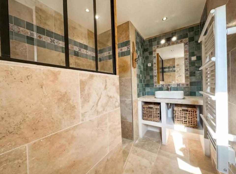 Basic Room, Garden View | Bathroom
