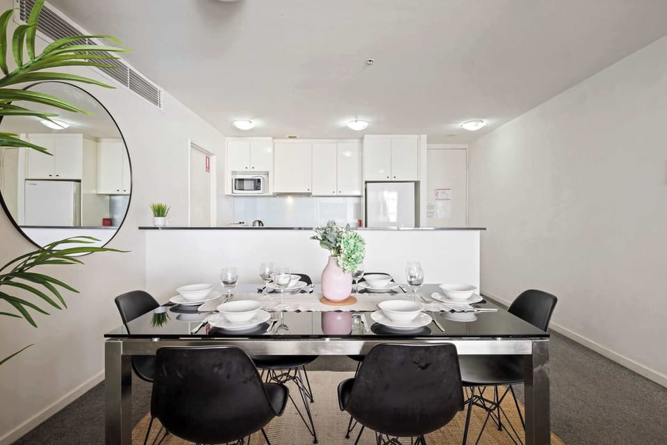 The dining & kitchen.