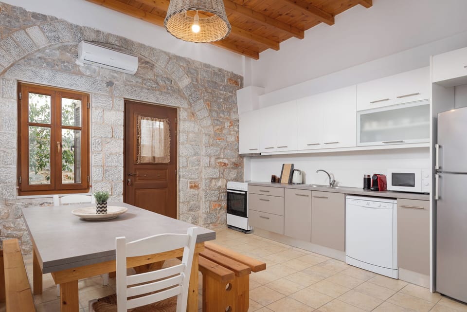 Deluxe Villa, Balcony, Sea View | Private kitchen | Espresso maker, coffee/tea maker, electric kettle, toaster