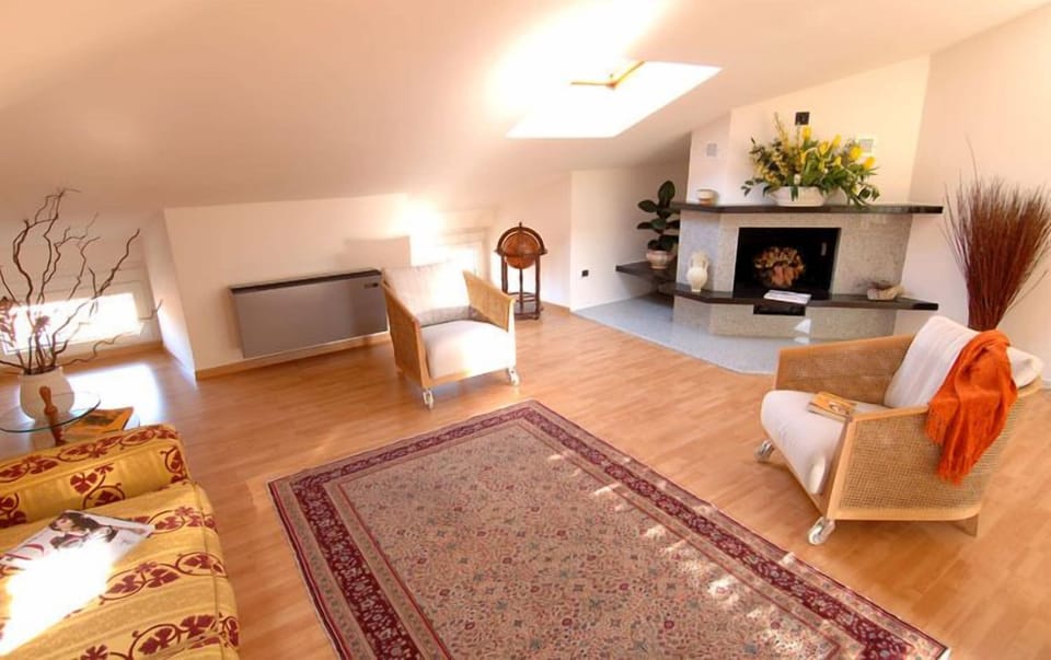 Comfort Double Room | In-room safe, desk, laptop workspace, free WiFi