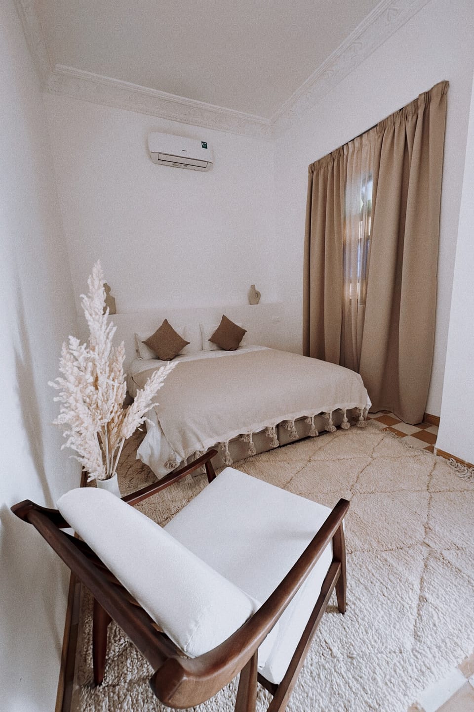 4 bedrooms, soundproofing, free WiFi