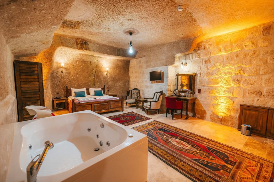 Traditional Room, Courtyard View | Premium bedding, free cribs/infant beds, rollaway beds, free WiFi