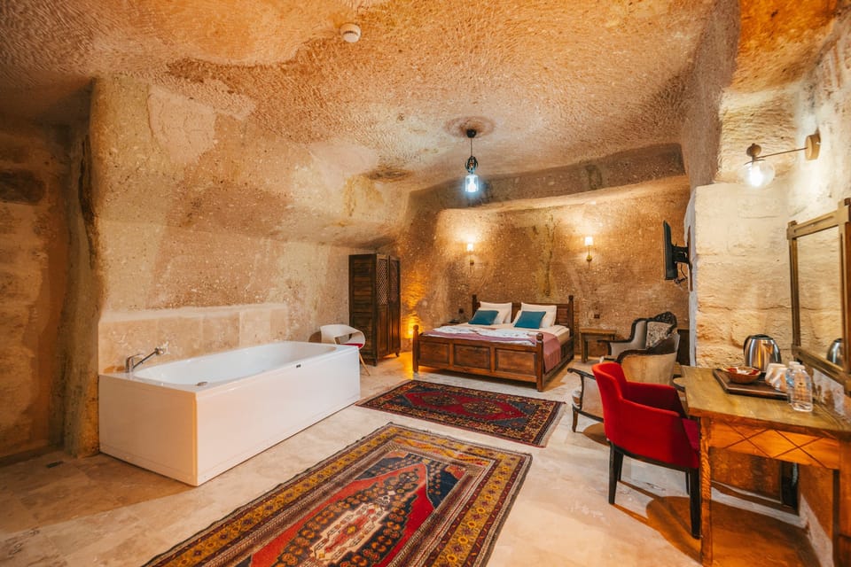 Traditional Room, Courtyard View | Premium bedding, free cribs/infant beds, rollaway beds, free WiFi