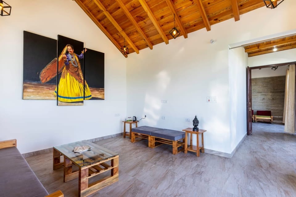 Parijat Suite Himalayan View with Balcony | Living area