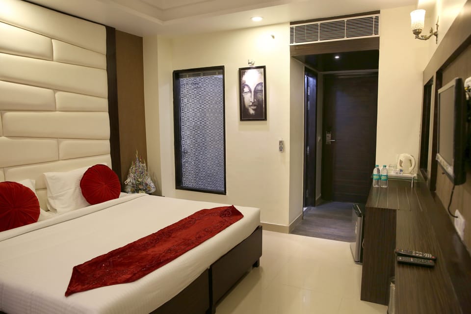 Executive Room | Minibar, soundproofing, iron/ironing board, cribs/infant beds