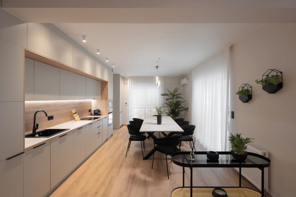 Deluxe Apartment, 4 Bedrooms, City View | Dining room