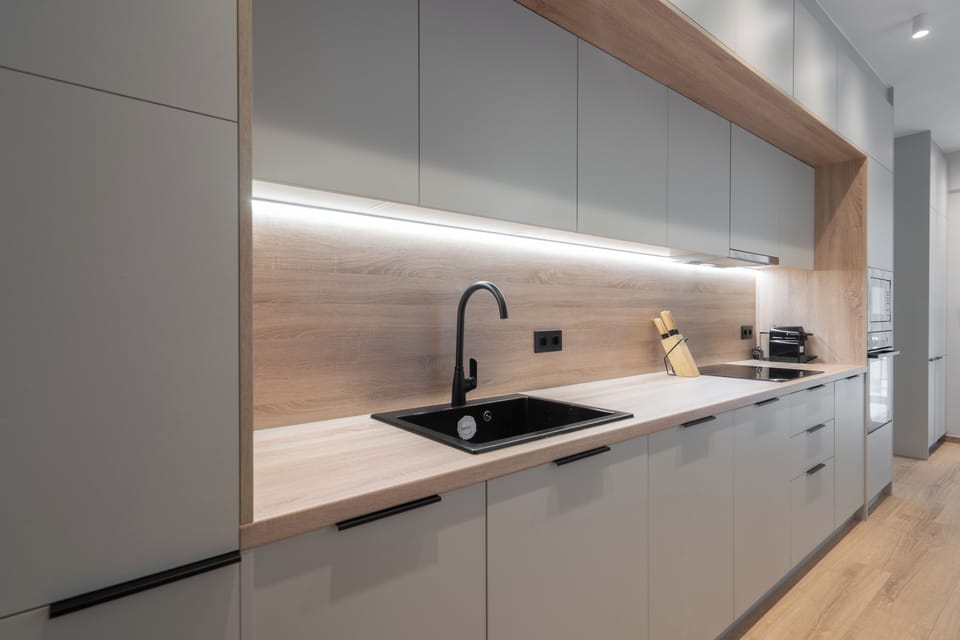 Deluxe Apartment, 4 Bedrooms, City View | Private kitchen | Fridge, microwave, oven, stovetop