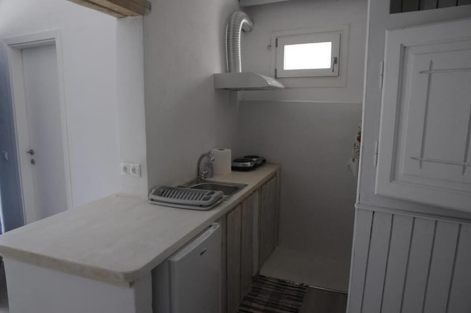 Family Apartment | Private kitchen | Mini-fridge