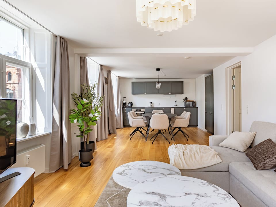 Apartment, 1 Bedroom, City View | Living room
