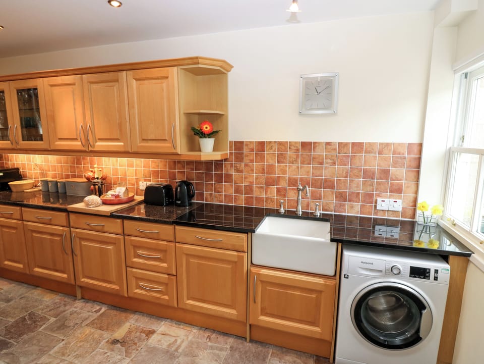 Dishwasher, cookware/dishes/utensils