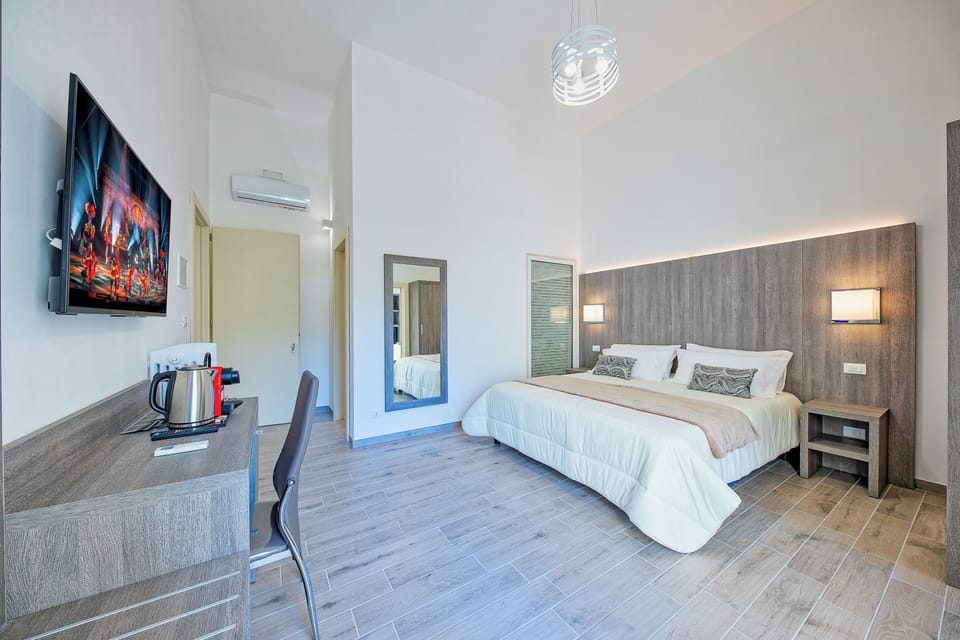 Triple Room | Minibar, in-room safe, free WiFi