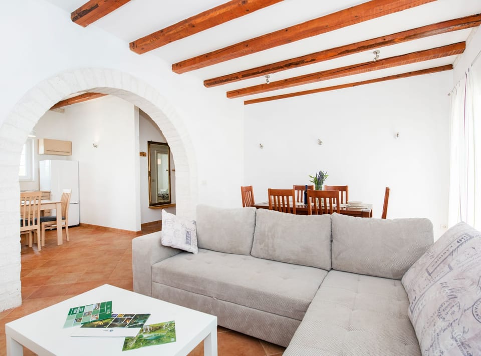 Villa (Vila Nira Radonić) | Living room | 32-inch flat-screen TV with cable channels