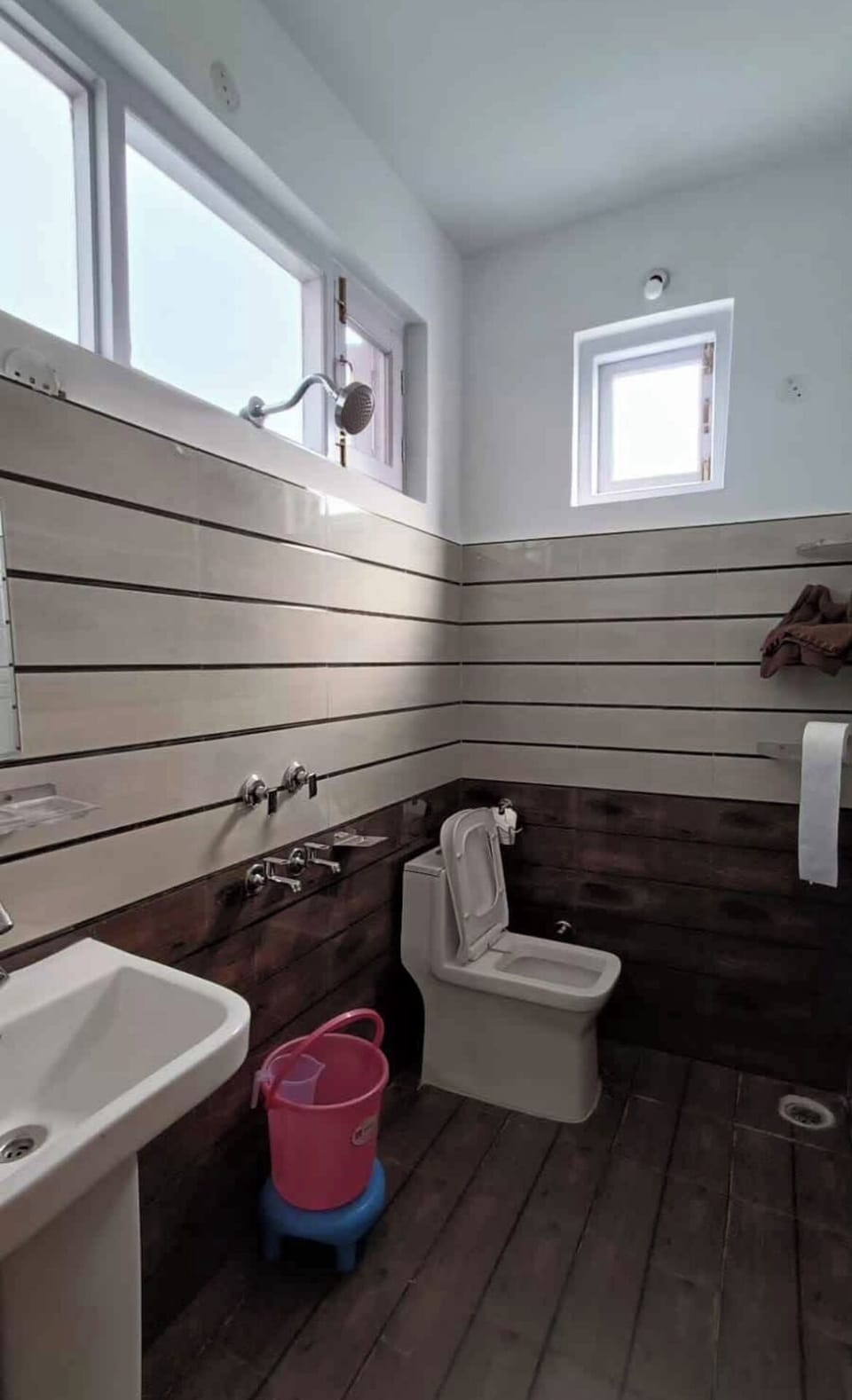 Deluxe Double Room, Valley View | Bathroom | Shower, free toiletries, towels, soap