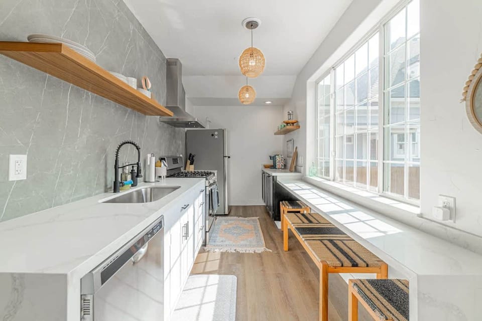 House | 2 bedrooms, desk